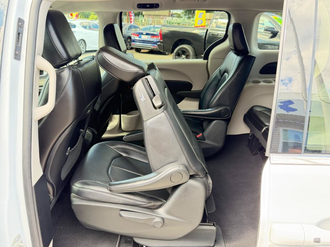 Used 2024 Chrysler Pacifica Limited FWD image 35