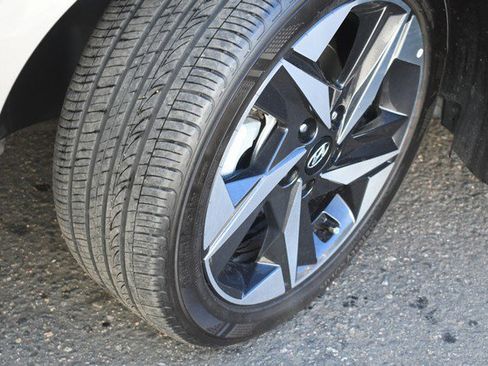 Used 2023 Hyundai Elantra SEL w/ Convenience Package image 11