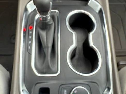 Used 2021 Chevrolet Traverse LT FWD image 26