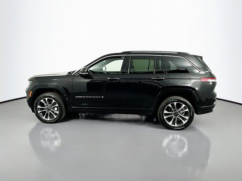 Used 2022 Jeep Grand Cherokee Overland w/ Luxury Tech Group IV image 4