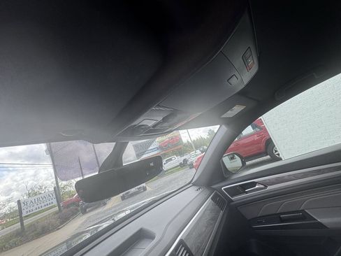 Used 2021 Volkswagen Atlas Cross Sport SE image 20