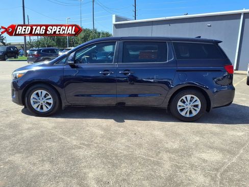 Used 2018 Kia Sedona LX FWD image 5