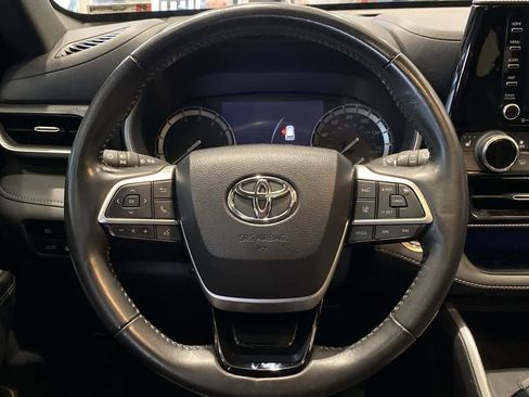 Used 2022 Toyota Highlander XSE AWD/4WD image 17