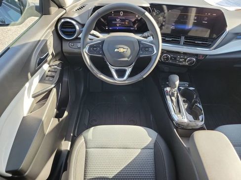 Certified 2025 Chevrolet Trax LT w/ Driver Confidence Package FWD image 18