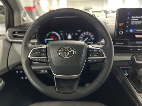 Used 2025 Toyota Sienna XLE w/ XLE Plus Package AWD/4WD image 36