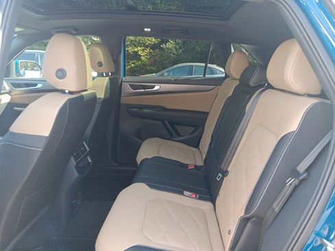 Used 2025 Volkswagen Atlas Cross Sport SE w/ Panoramic Sunroof Package image 25