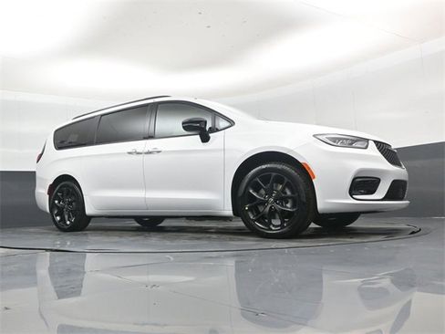 New 2026 Chrysler Pacifica Select image 38