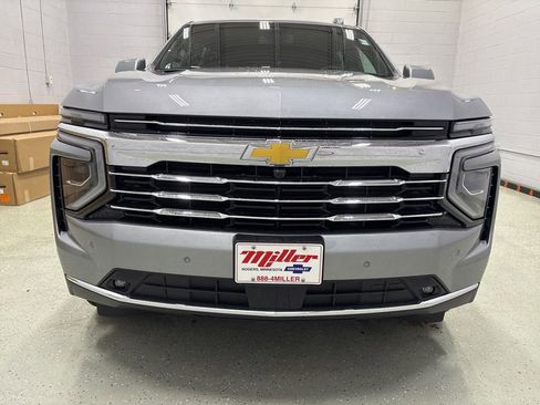 New 2026 Chevrolet Suburban LT image 9