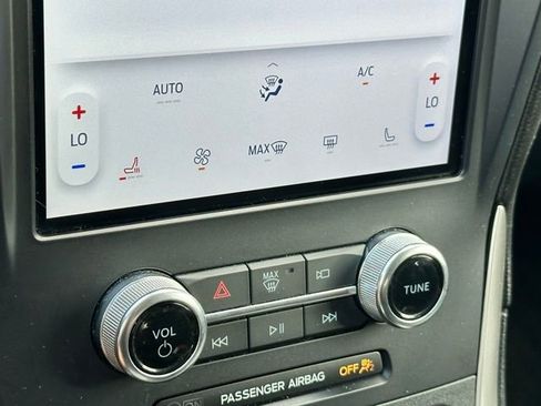 Used 2024 Ford Edge SEL image 16