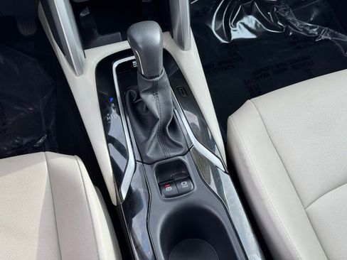 Certified 2024 Toyota Corolla Cross XLE image 17