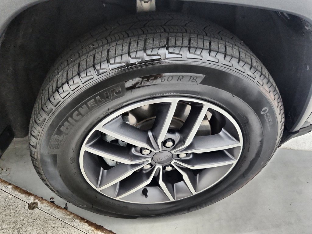 Certified 2022 Jeep Grand Cherokee Limited AWD/4WD image 21