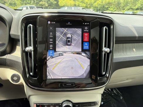 Certified 2025 Volvo XC40 B5 Ultra AWD/4WD image 25