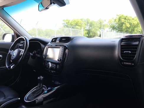 Used 2016 Kia Soul ! w/ Premium Package FWD image 25