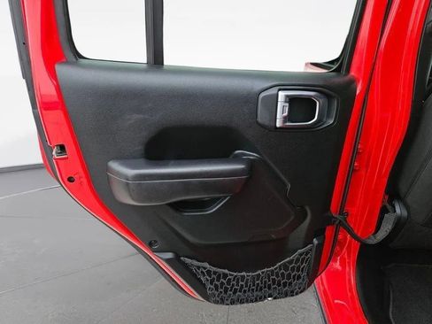 Used 2018 Jeep Wrangler Unlimited Sport S image 25