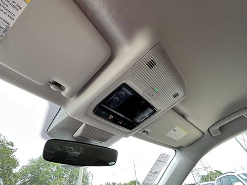 Certified 2025 Volkswagen Tiguan S FWD image 23