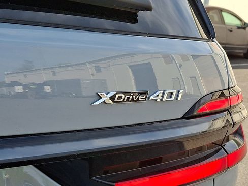 Used 2024 BMW X7 xDrive40i w/ M Sport Package AWD/4WD image 30