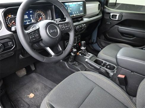 Used 2025 Jeep Wrangler Willys image 18
