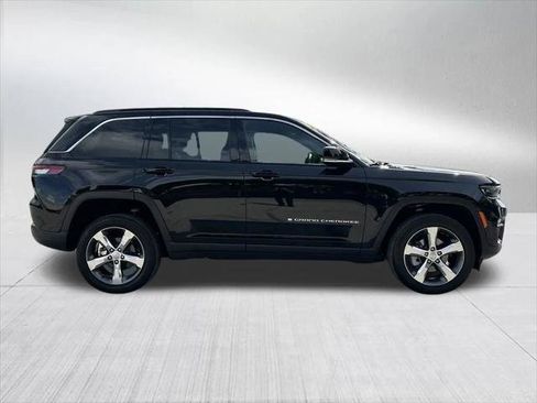 Certified 2025 Jeep Grand Cherokee Limited w/ Trailer Tow Package AWD/4WD image 4