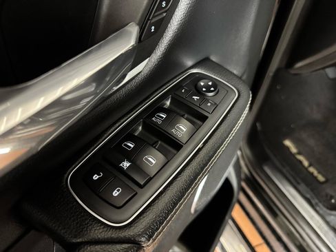 Used 2019 RAM 1500 Laramie image 18