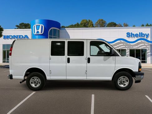 Used 2024 GMC Savana 2500 w/ Driver Convenience Package image 9