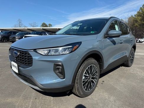 New 2026 Ford Escape SE w/ Class II Trailer Tow Package image 1