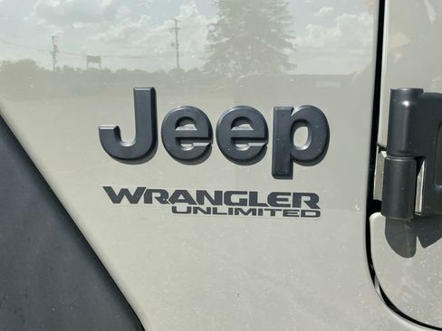 Used 2021 Jeep Wrangler Unlimited Sport AWD/4WD image 17