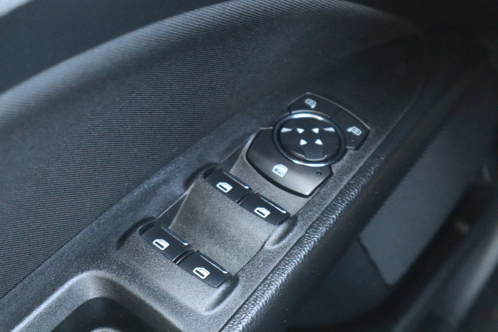 Used 2018 Ford Fusion SE w/ Fusion SE Technology Package FWD image 24