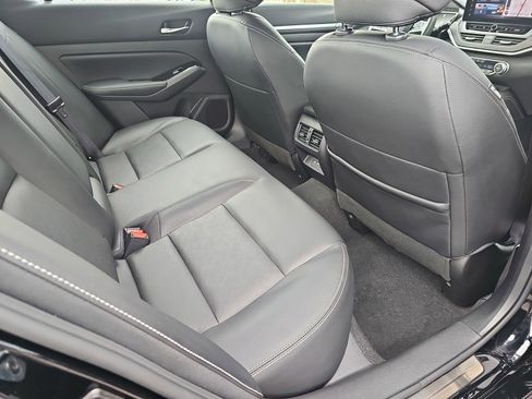 Used 2024 Nissan Altima 2.5 SL FWD image 12