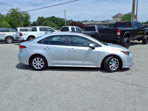 Used 2023 Toyota Corolla LE FWD image 3