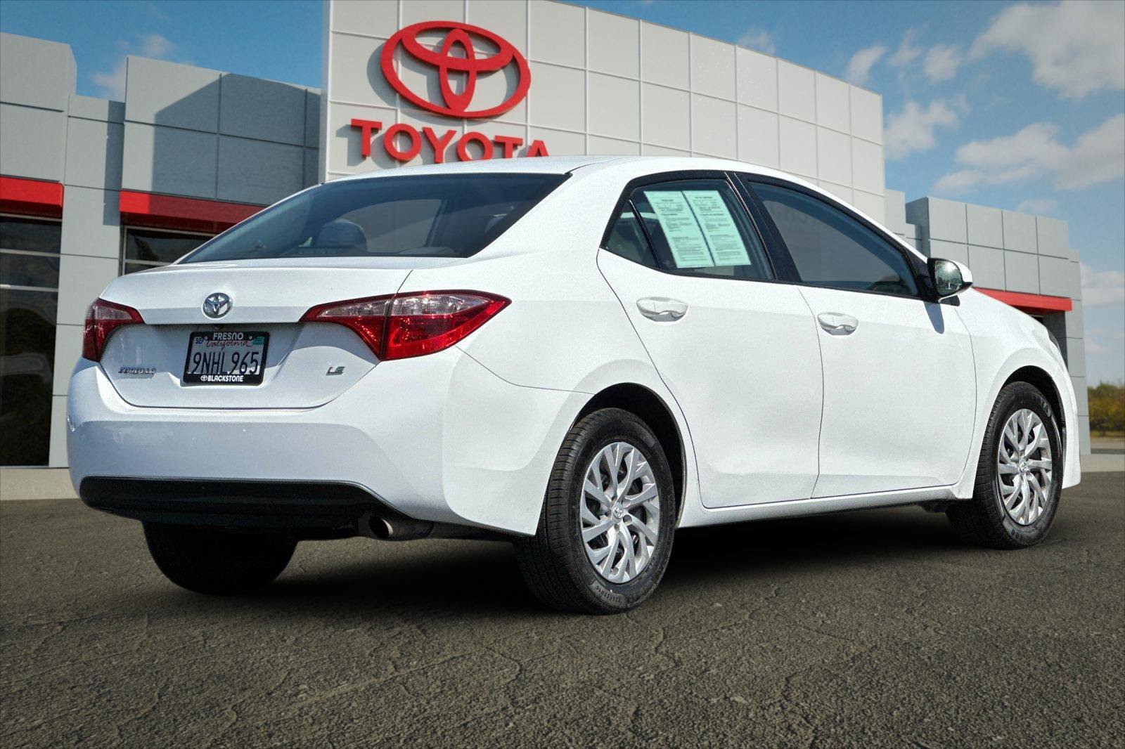 Used 2018 Toyota Corolla LE FWD image 3