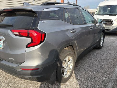 Used 2018 GMC Terrain SLE w/ Driver Convenience Package image 3