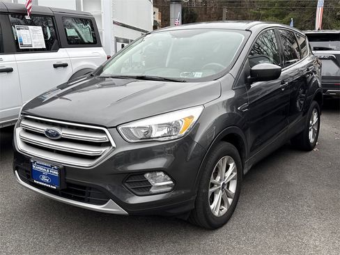 Used 2019 Ford Escape SE image 3
