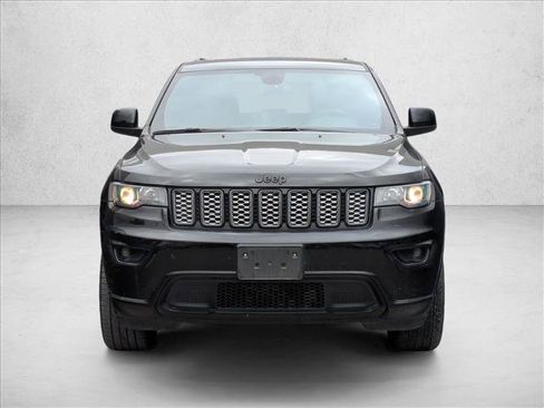 Used 2019 Jeep Grand Cherokee Altitude image 2