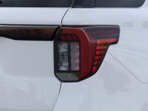 New 2025 Ford Explorer Active RWD image 21