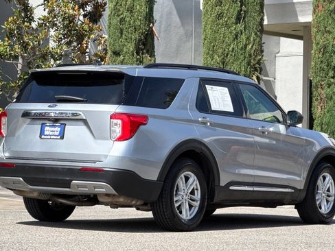 Used 2023 Ford Explorer XLT w/ Equipment Group 202A RWD image 4