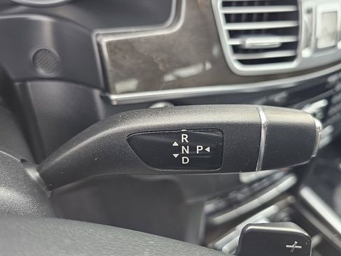 Used 2014 Mercedes-Benz E 350 Sedan image 34