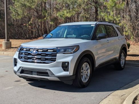 New 2026 Ford Explorer Active w/ Active Comfort Package image 6