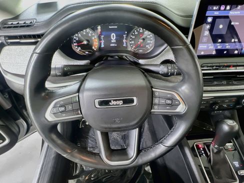 Used 2022 Jeep Compass Latitude w/ Sun and Sound Group AWD/4WD image 11