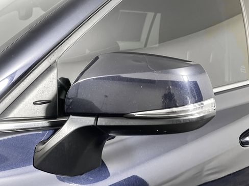 Used 2023 Toyota Highlander XLE AWD/4WD image 12