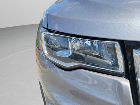 Used 2019 Jeep Grand Cherokee Limited image 25