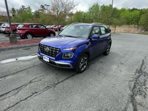 New 2025 Hyundai Venue Limited image 2