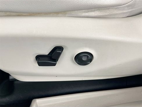 Used 2017 Chrysler Pacifica Touring-L Plus image 18