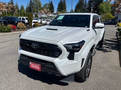 Used 2024 Toyota Tacoma TRD Sport w/ TRD Sport Premium Package AWD/4WD image 4