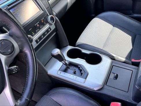 Used 2012 Toyota Camry SE FWD image 16