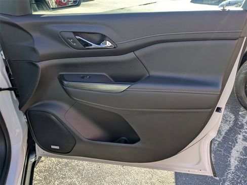 Certified 2023 GMC Acadia SLT w/ Elevation Edition image 32