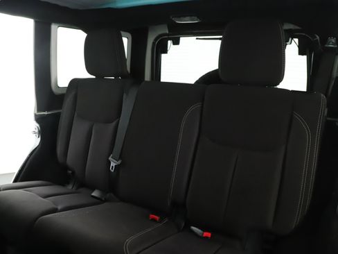 Used 2014 Jeep Wrangler Unlimited Sahara w/ Dual Top Group AWD/4WD image 5