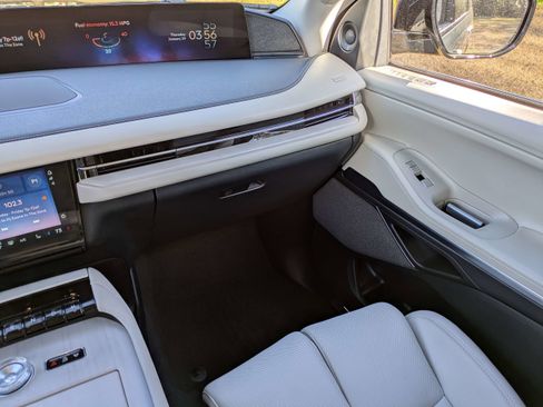 Used 2025 Lincoln Navigator Reserve image 20