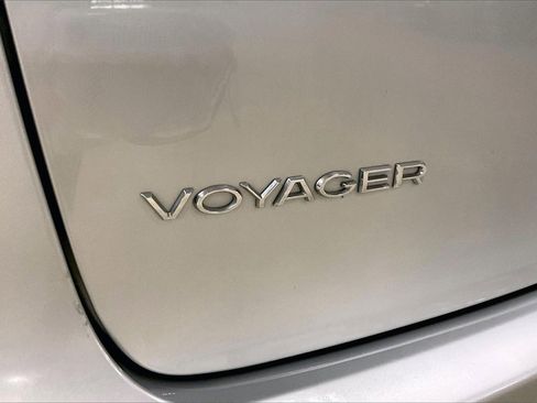 Used 2024 Chrysler Voyager LX image 8