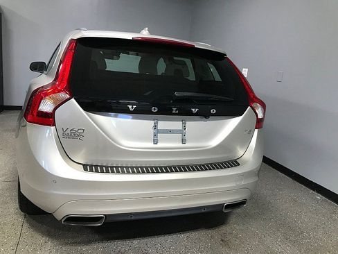 Used 2017 Volvo V60 T5 Platinum FWD image 4