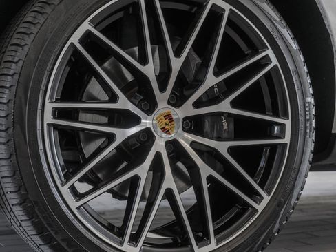 Used 2023 Porsche Macan AWD/4WD image 30